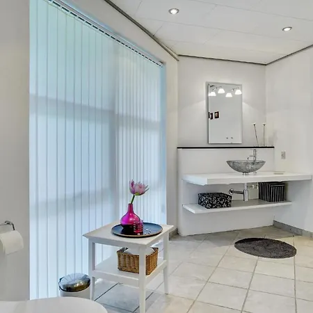 3 Bedroom Stunning Home In Vaeggerlose