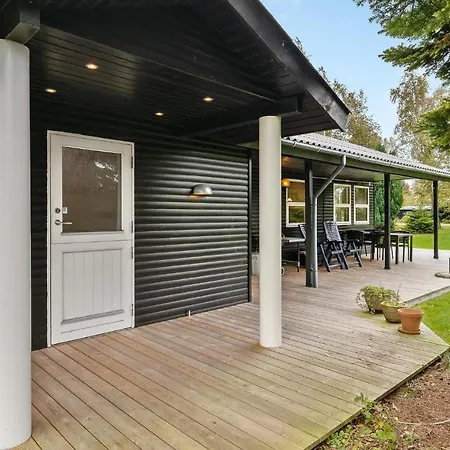 3 Bedroom Stunning Home In Vaeggerlose Holiday home *