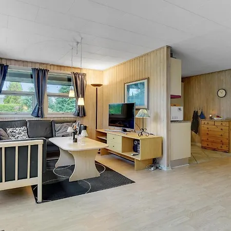 Holiday home 3 Bedroom Lovely In Vaeggerlose